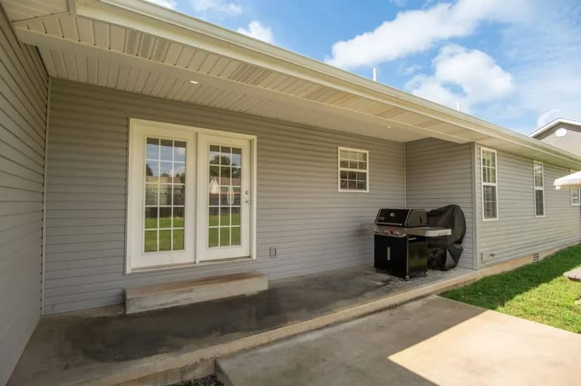 Beautiful 3-Bed 2-Bath Home in Poplar Bluff, MO