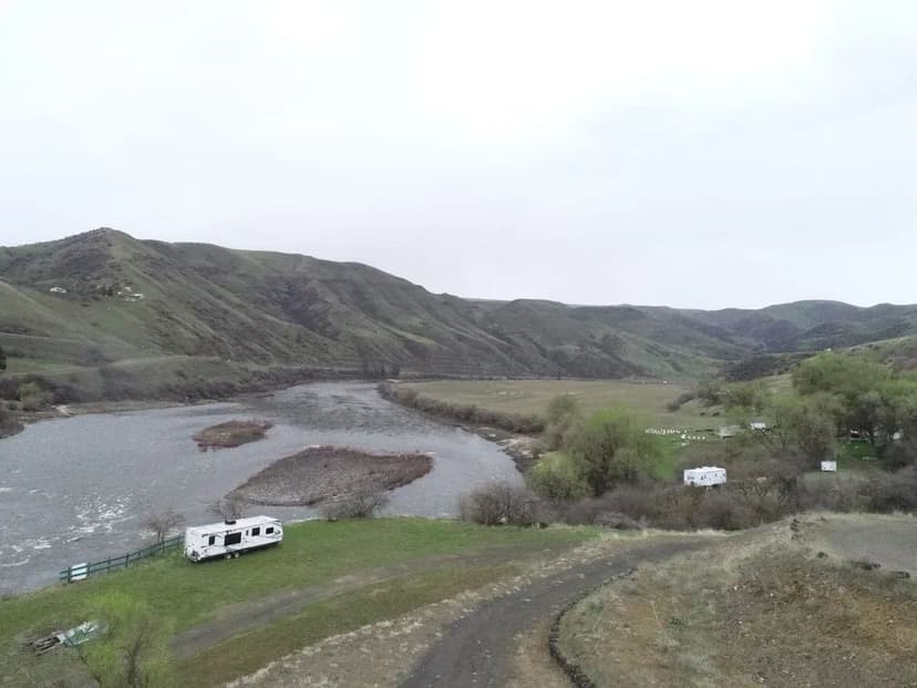 Buildable lot on the Salmon River