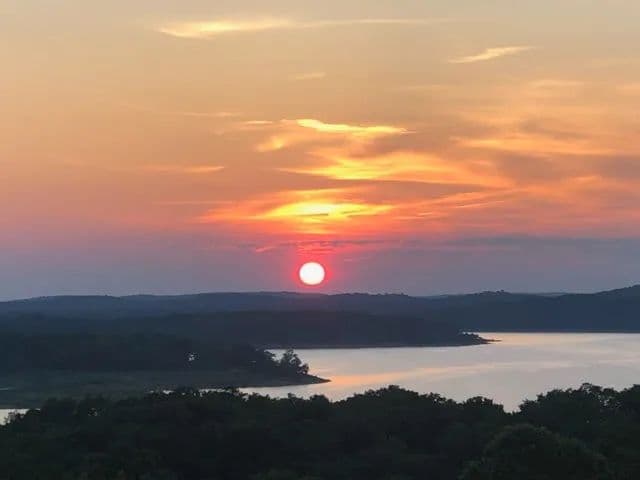 3-Acre Luxury Lakefront Home in Oakland, Arkansas for Sale - Secluded Gem!