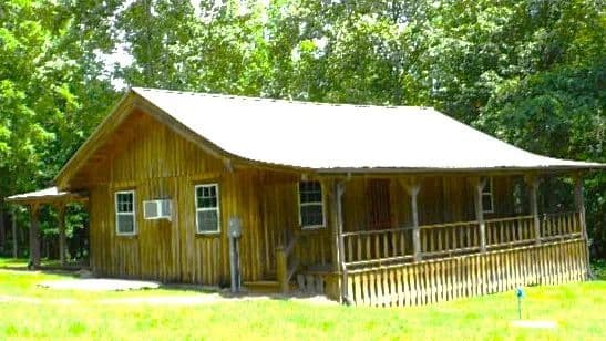 2.57 AC WITH A 2BD/1BA RUSTIC FURNISHED CABIN IN THE HILLS OF TN