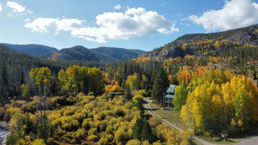 Historic Snowy Range Lodge