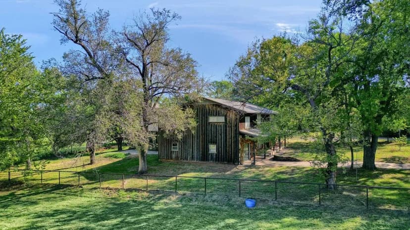 2021 W Walker Street