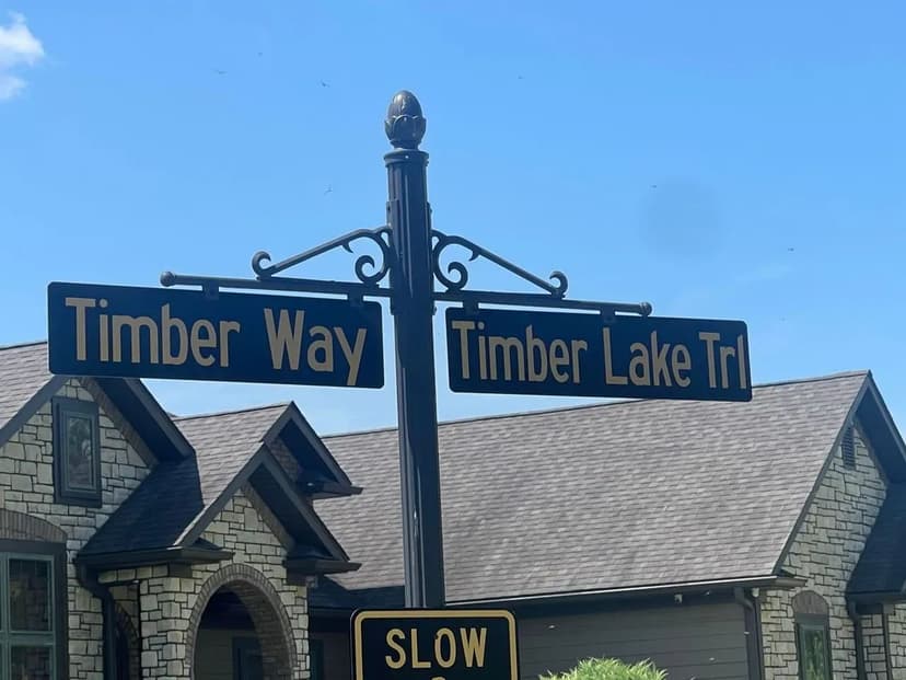 1+/- AC Lot For Sale in Timberlake Trails Subdivision, Poplar Bluff, MO