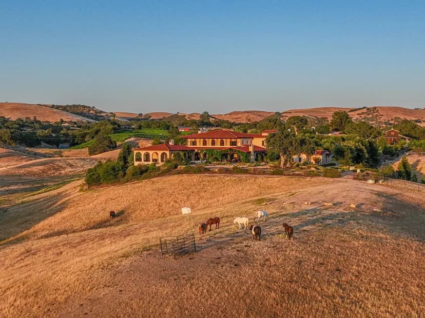 WHERE LUXURY MEETS LAND