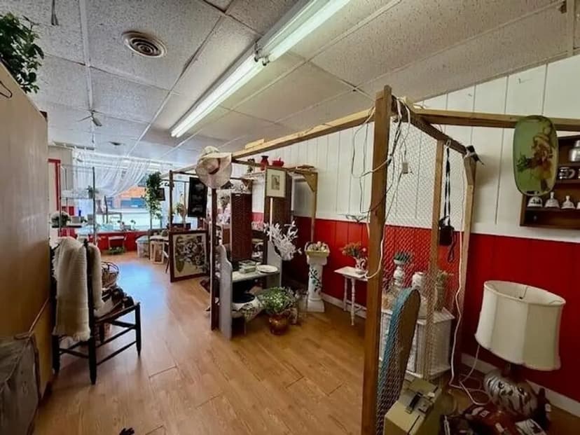 Approx 1624 Sq. Ft. of Floor Space, Great Location, Howell County