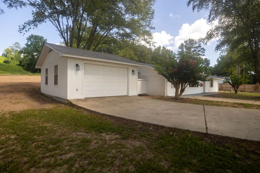 A Home on 1.1 Acres in Tallahatchie County, MS 