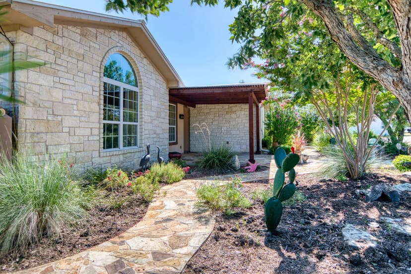 3/2 Custom Home on 9+ Acres on Clear Creek in Liberty Hill