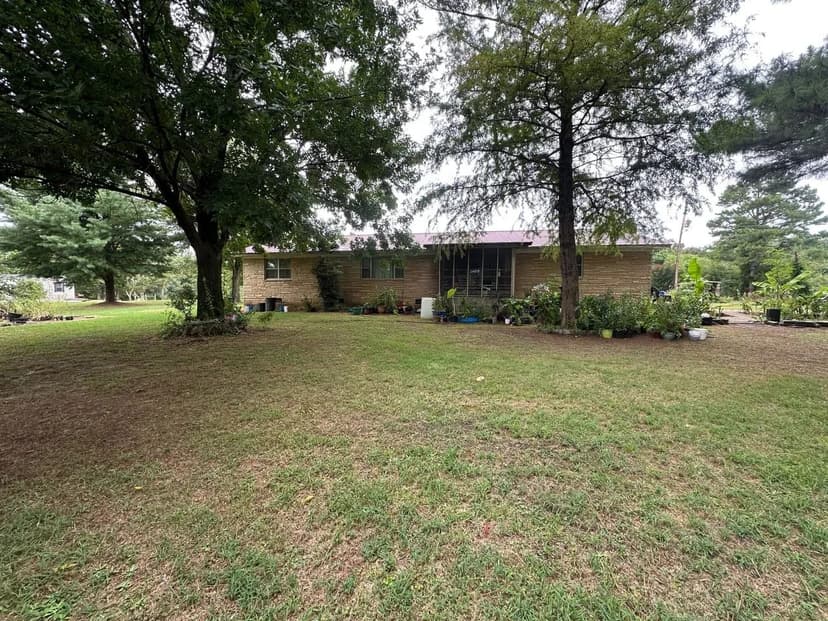 Larger Home on 10 +/- Secluded Acres, Pasture – Batesville, AR