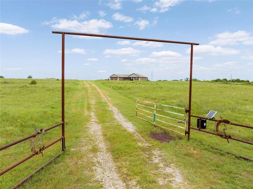 Charming Hilltop Retreat – 3BR Home on 9.9 Acres with Views & Screened Porch