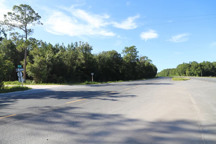 High-visibility commercial site {C-222}