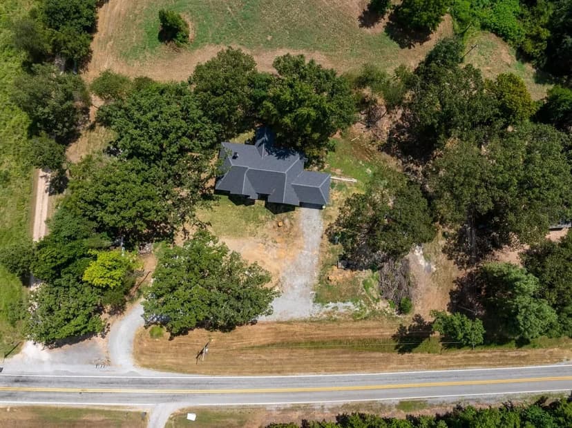 Newly custom-built 5-bedroom 3-bath home – 3460 Bethesda Road, Batesville, AR