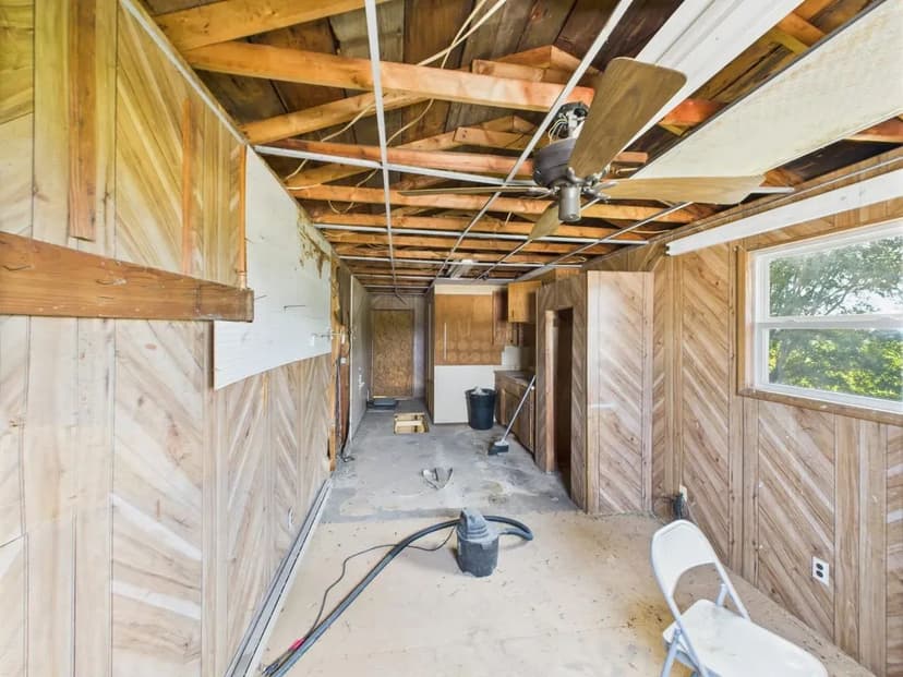 One-of-a-Kind Commercial Property on 1+/-AC