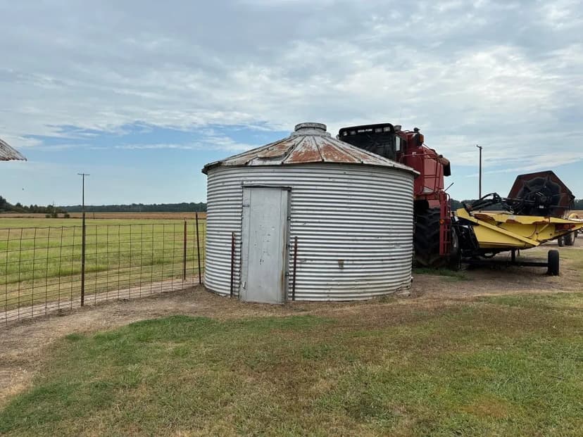 Bayou Deview Home and Pond