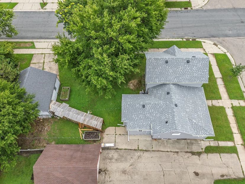 Charming Corner-Lot Home Portage WI