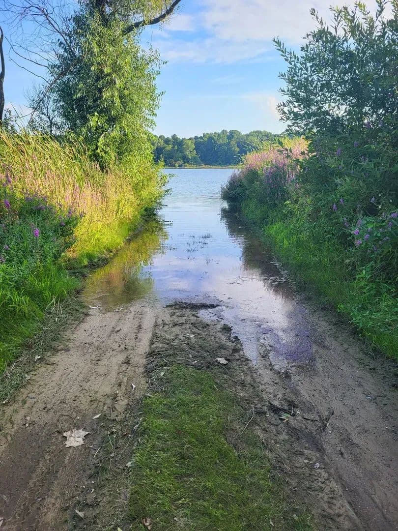 Day Lake,  20.5 +/- Acres