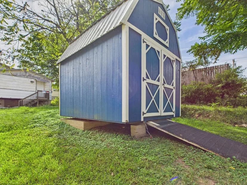 2-Bed Cottage-Style Home For Sale in Poplar Bluff, MO