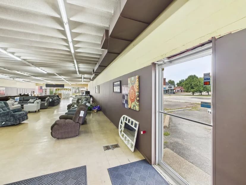 Commercial Property For Sale in the Heart of Downtown Malden, MO