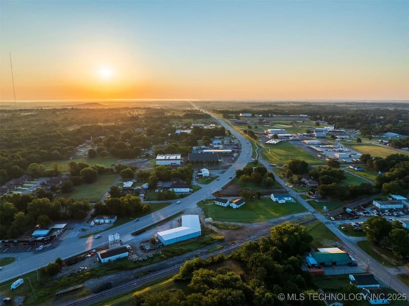 5 Hwy 51, Coweta, OK 74429