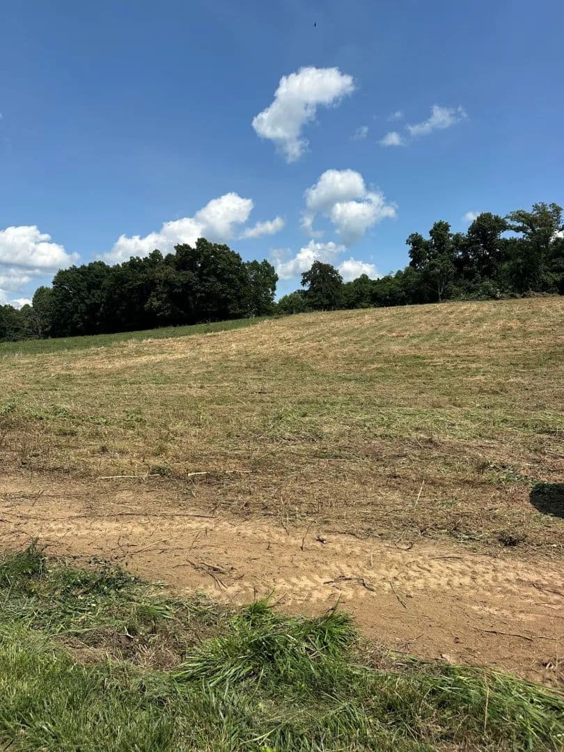 3.94 AC W/ A MOUNTAIN VIEW LOVLEY SETTING FOR  BUILDING SITES - Byrdstown, Tennessee, 38549