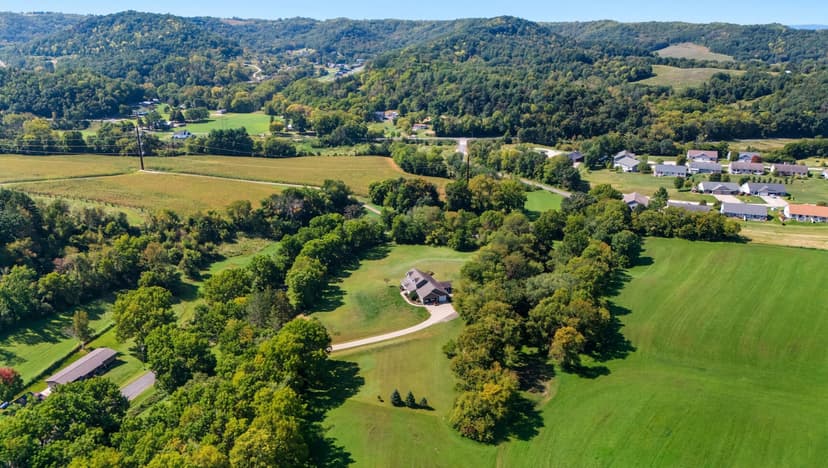Gorgeous 4BD/3.5BA Country Home on 4 Private Acres in La Crosse