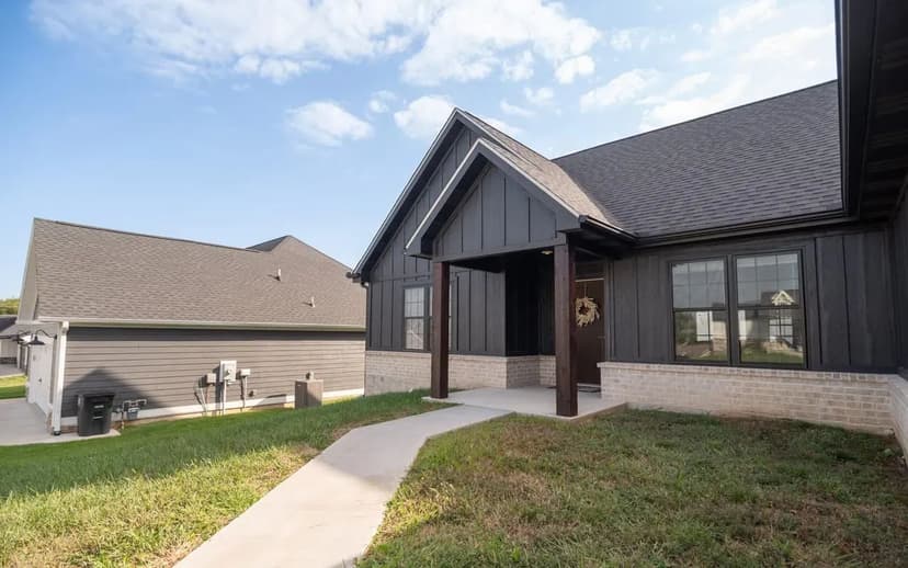 3-Bed Modern Home in Rock Gardens Subdivision, Cape Girardeau