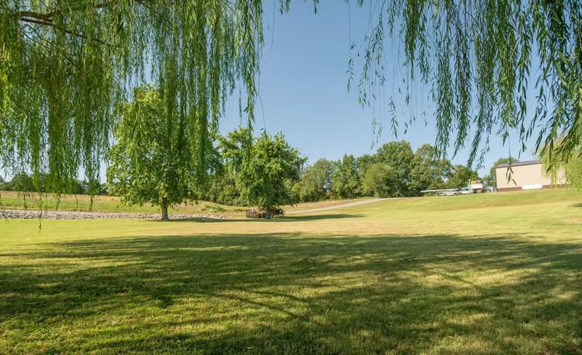 Stunning, Custom-Built, 6-Bed Home in Dexter, MO