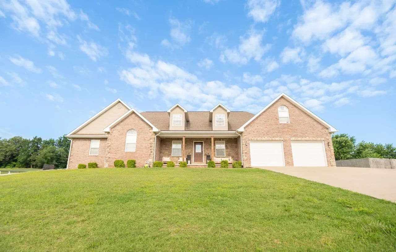 Stunning, Custom-Built, 6-Bed Home in Dexter, MO - Dexter, Missouri, 63841