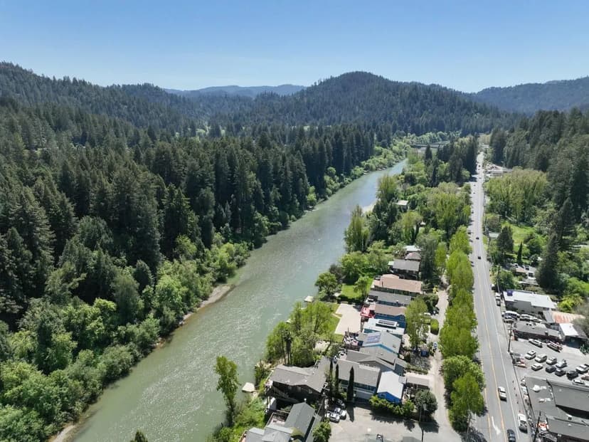 15627 Riverside Drive