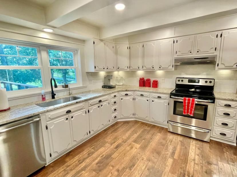 Modern Farmhouse on 20 Acres | Ellis County, KS