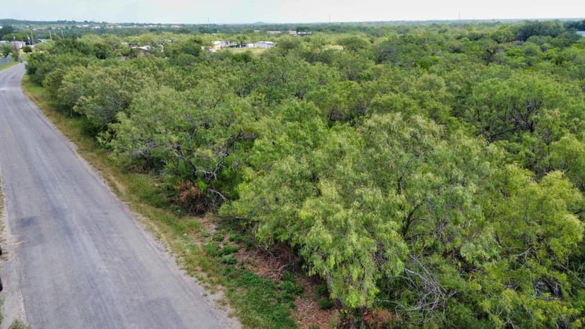 Uvalde Estates 5.31 Acre Lot