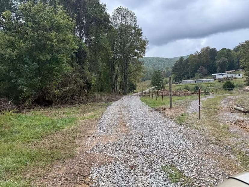 49.34+/-acres Unrestricted Wooded Hunting tract in Palmer TN