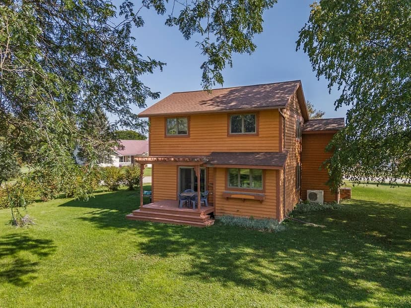 Custom home in Carter’s Subdivision, Elroy WI