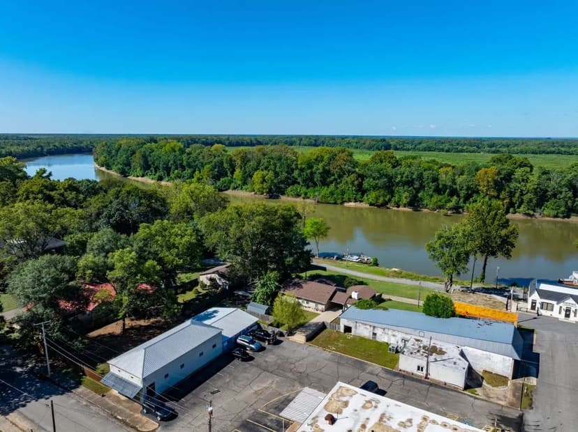 Beautiful White River Side, 2-bedroom house in Augusta, Arkansas