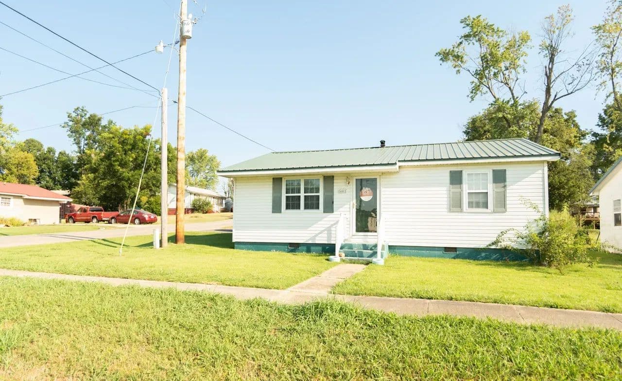 Charming 2-Bed 1-Bath Home in Puxico, MO - Puxico, Missouri, 63960