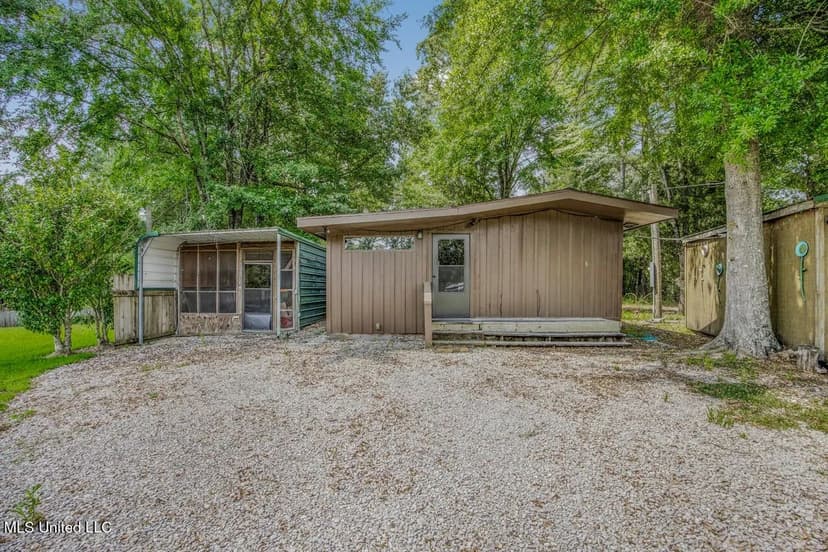 Camp in Crosby MS on 1 Acre