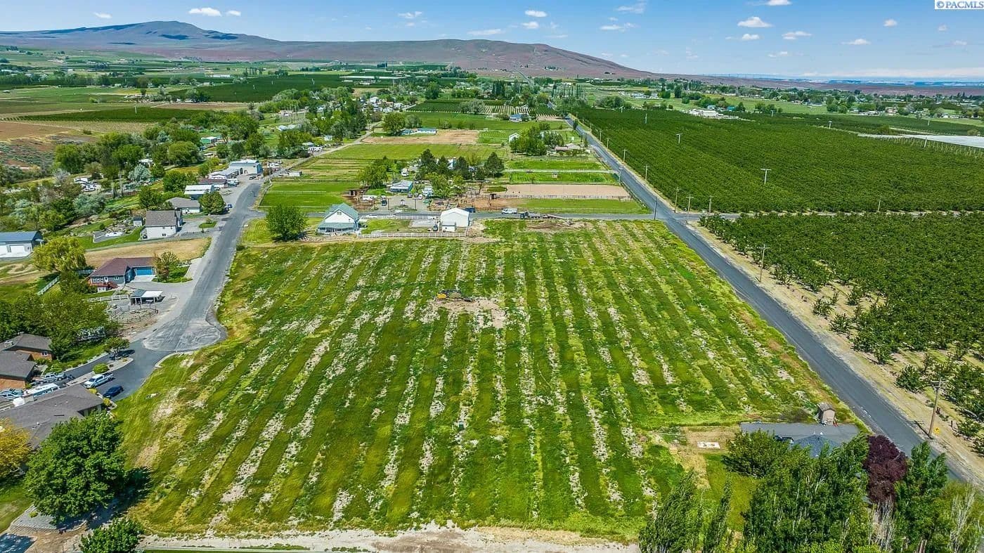 Land -Single Family Acreage in Benton City - Benton City, Washington, 99320