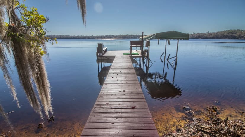 Beautiful Estate on Redwater Lake