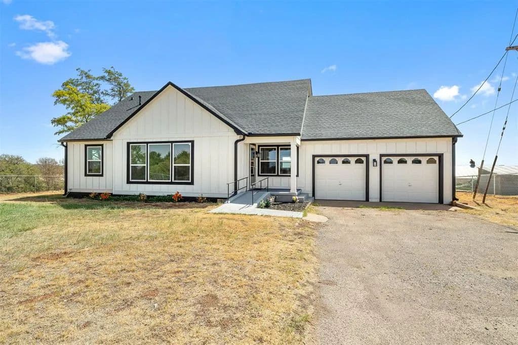 Renovated 1940 Home on 25 Acres - Chickasha, Oklahoma, 73018
