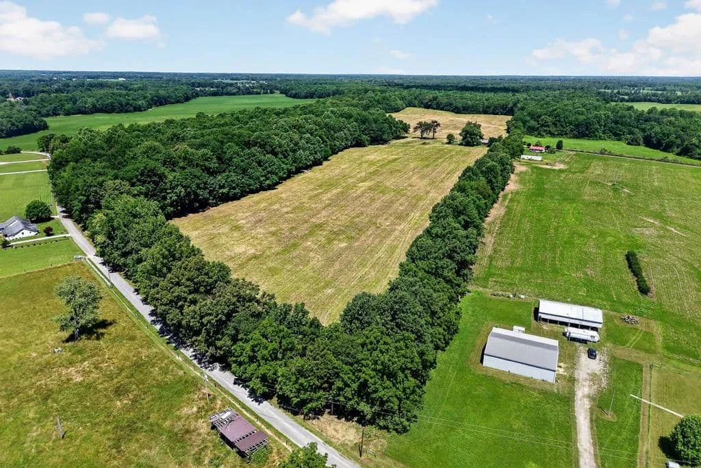1.18 Acres of Land for Sale in Smithville, Tennessee - land for sale