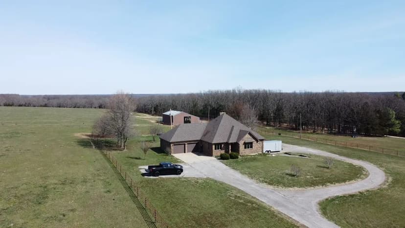 Luxury Home on 105 Acres in Webster County Missouri!