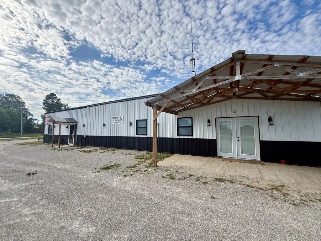Longview Stop n’ Shop Building - Rocky Comfort, Missouri, 64861