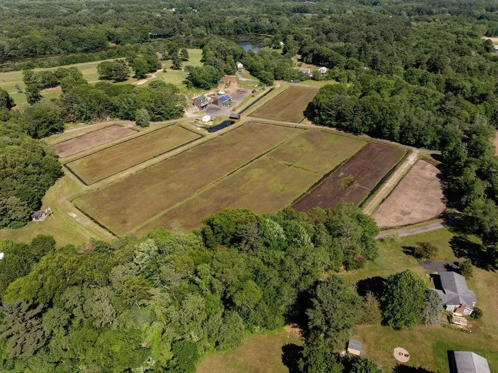 Lots & Land-Other in Lakeville - Lakeville, Massachusetts, 02347