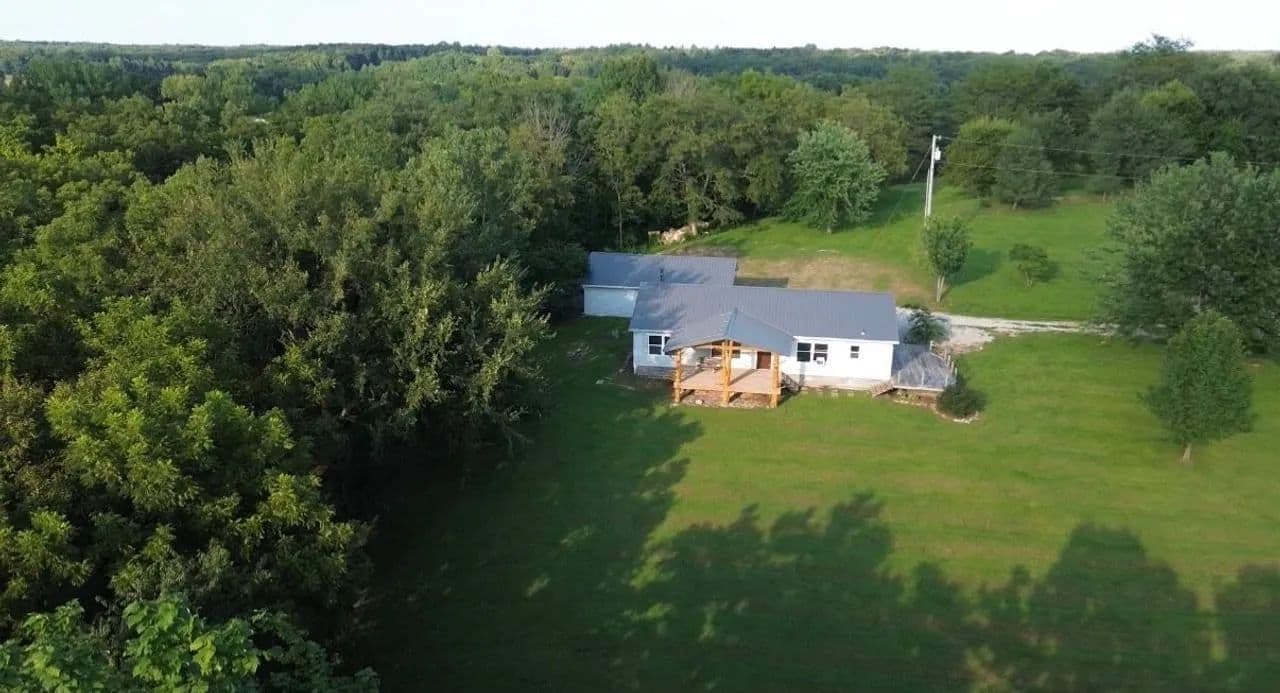 Home on Acreage in Lee County, IA - Argyle, Iowa, 52619