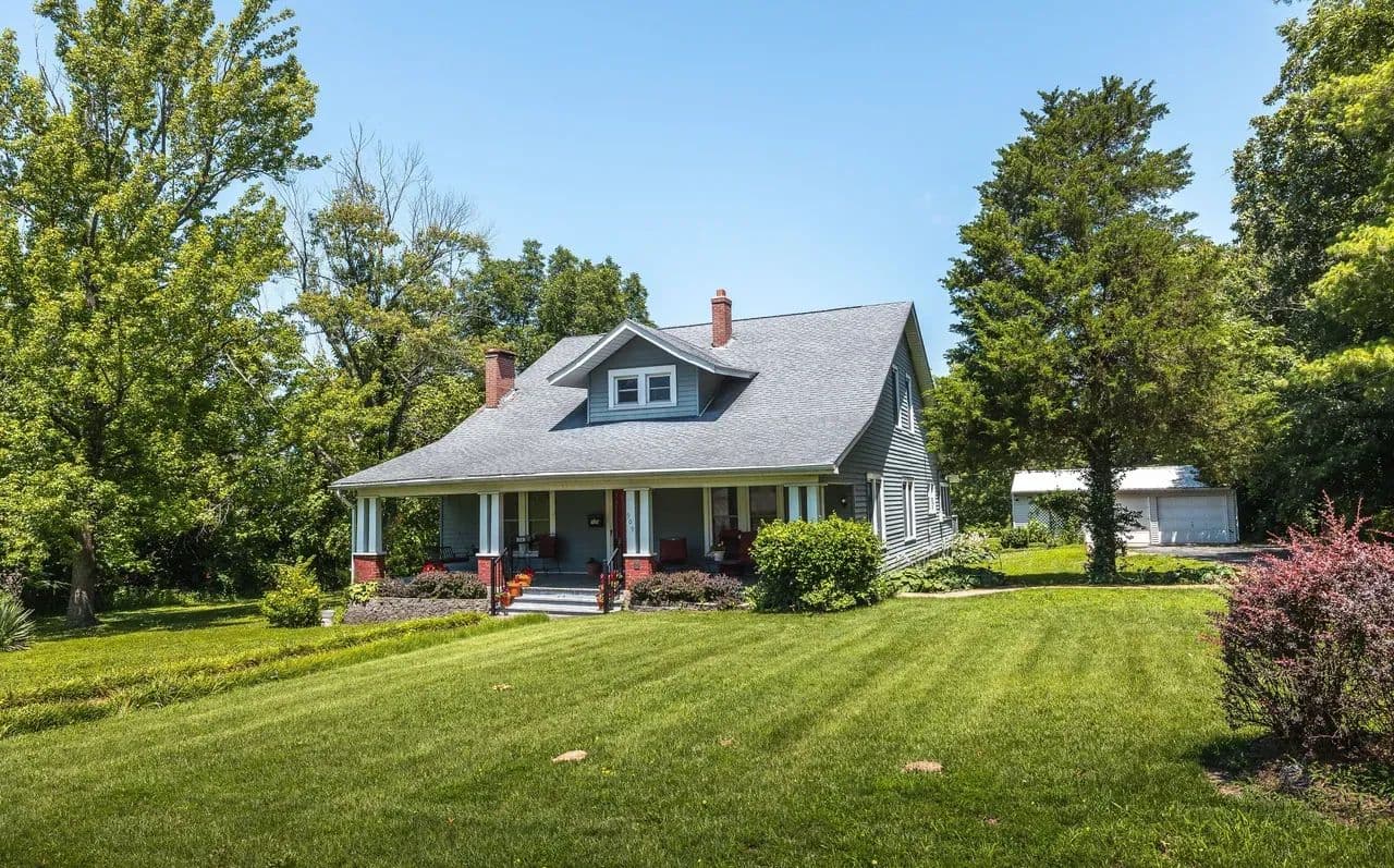 Craftsmans style home in Cuba on Historic Register! - Cuba, Missouri, 65453