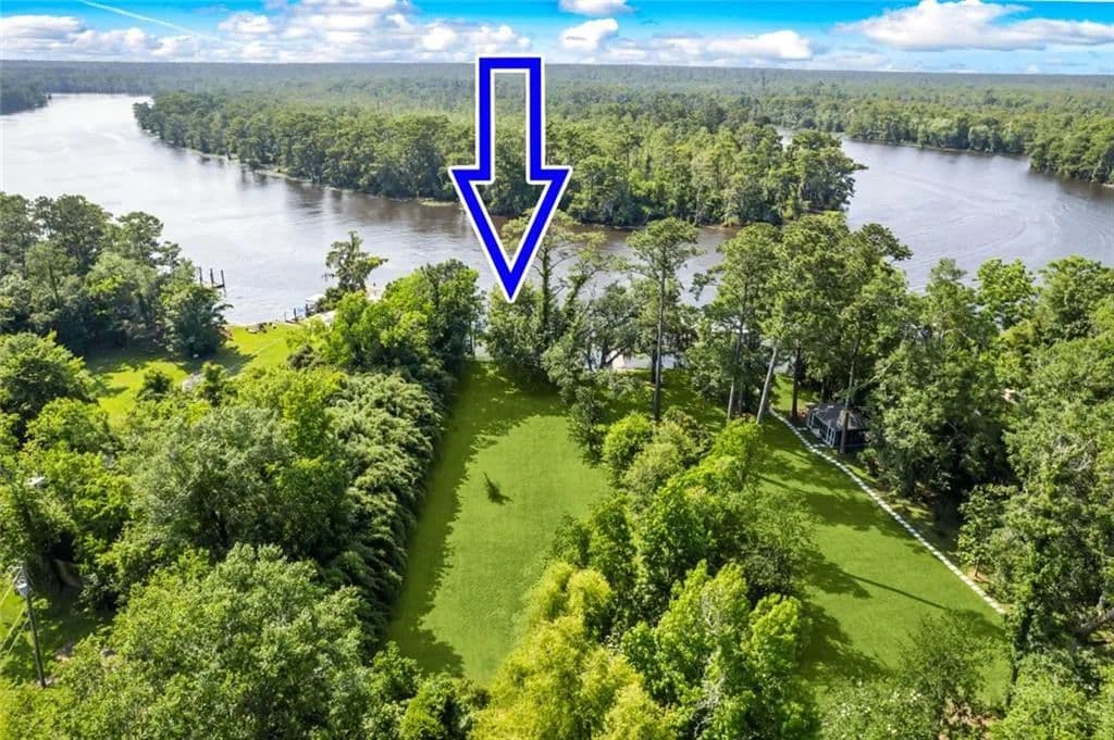 1.27 Acres of Land for Sale in Madisonville, Louisiana - Madisonville, Louisiana, 70447