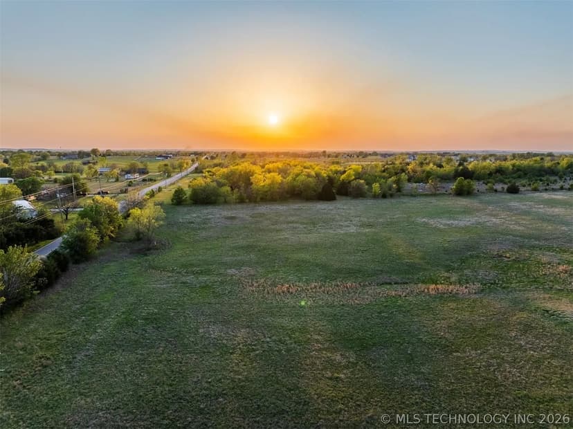 Property from 6 N Memorial Drive - KW