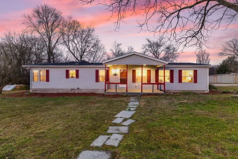 The Angler’s Escape | Cotter, AR