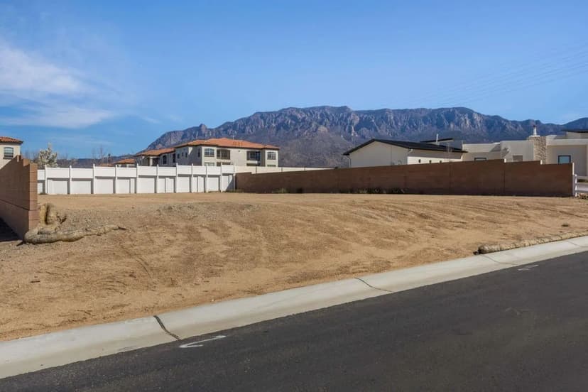Land -Single Family Acreage in Albuquerque