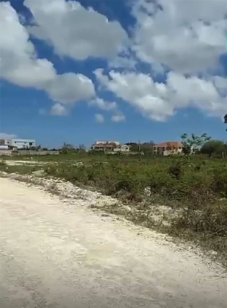 Land -Retail in Domincana