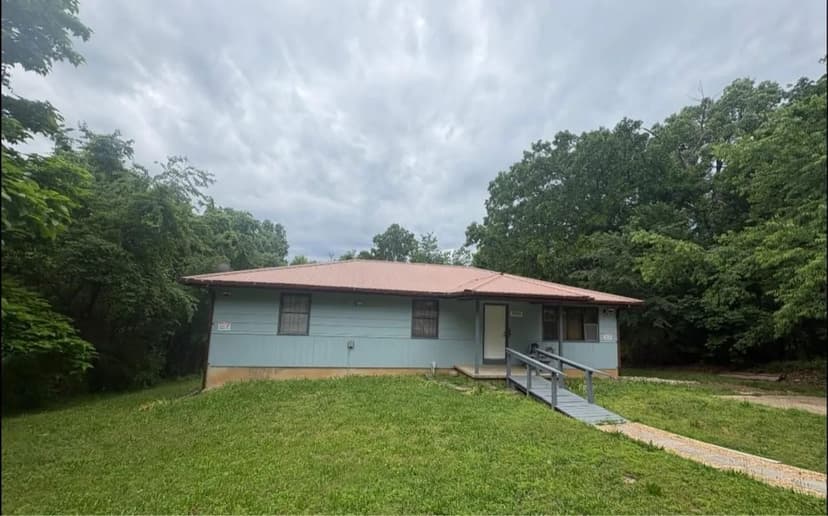 Spacious 3 Bed Home For Sale in Reynolds Co.